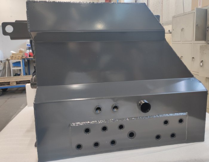 KE103273 510-0026-2 MH HYDRAULIC TANK MKI.jpg